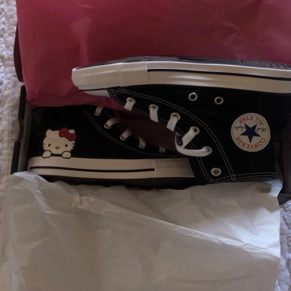Hello Kitty converse - Picture 2 of 4